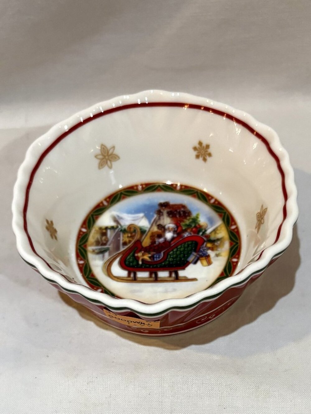 Villeroy & Boch Toy's Fantasy Santa's Sleigh Holiday Candy Dish Nut Dish